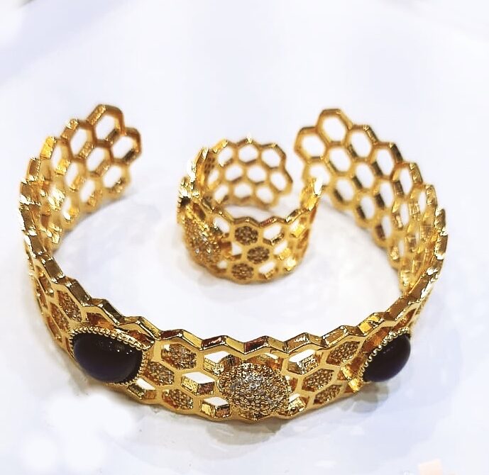 Honeycomb Black Stone Bracelet with Finger Ring