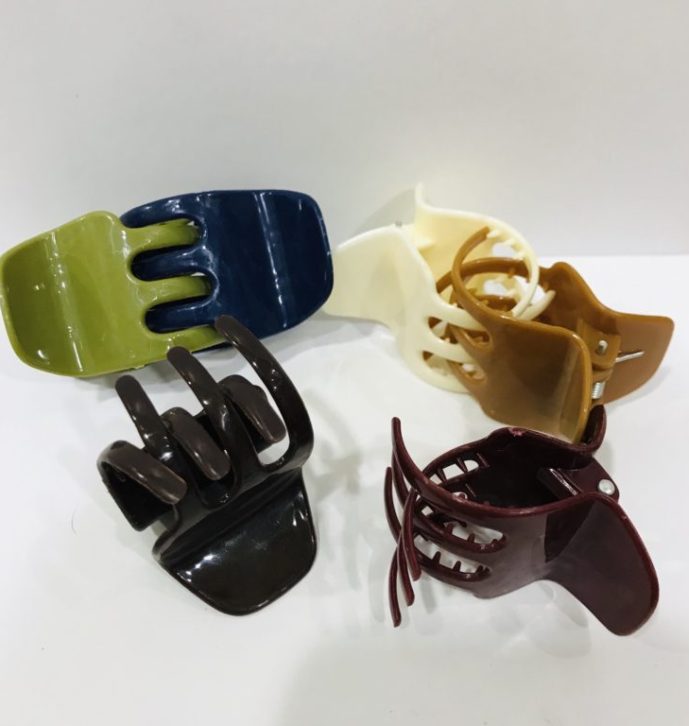 Medium Size 6 Hair Clips In One Packet