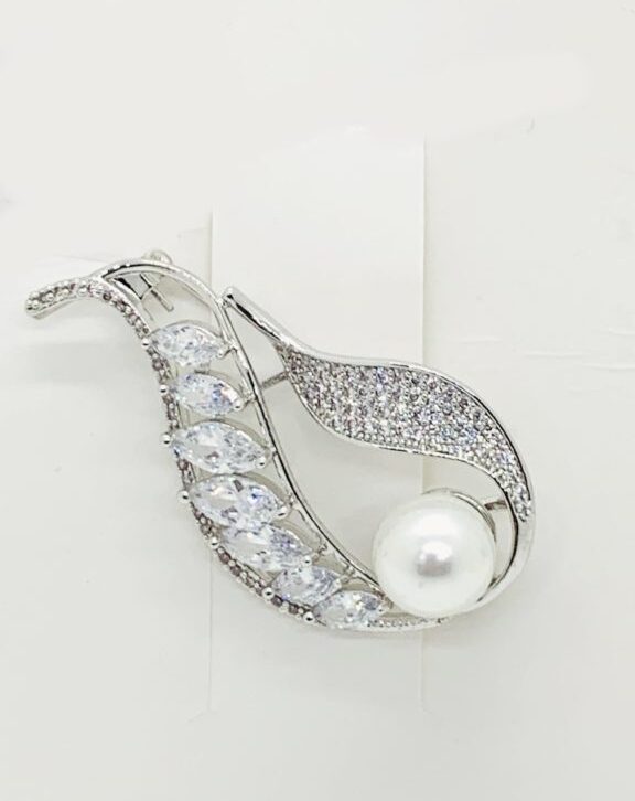 Italic Design CZ Broach Pin